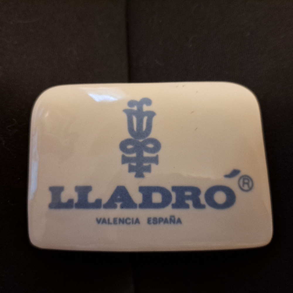 Lladro Self Standing Dealer Plaque Excellent
